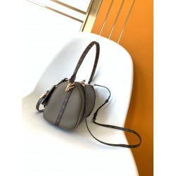 LV Bags Top Quality M26905
17 x 13.5 x 26CM