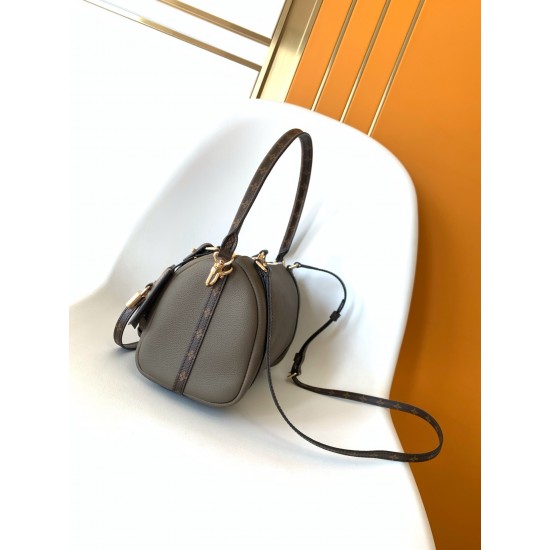 LV Bags Top Quality M26905
17 x 13.5 x 26CM LV Bags Top Quality M26905
17 x 13.5 x 26CM