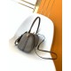 LV Bags Top Quality M26905
17 x 13.5 x 26CM LV Bags Top Quality M26905
17 x 13.5 x 26CM