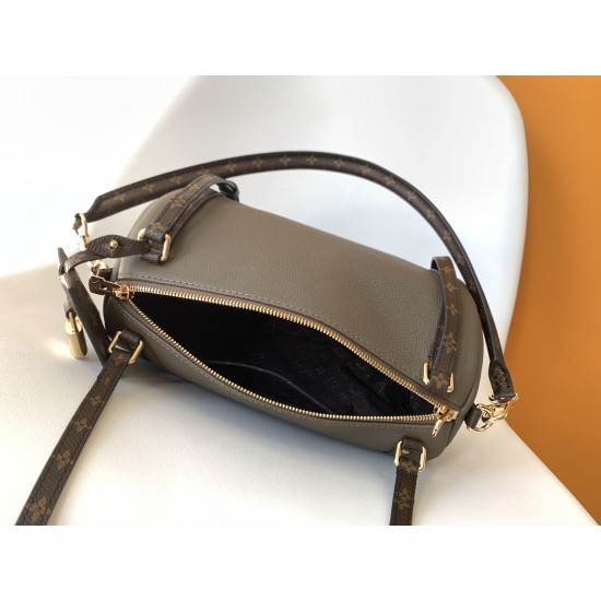 LV Bags Top Quality M26905
17 x 13.5 x 26CM LV Bags Top Quality M26905
17 x 13.5 x 26CM