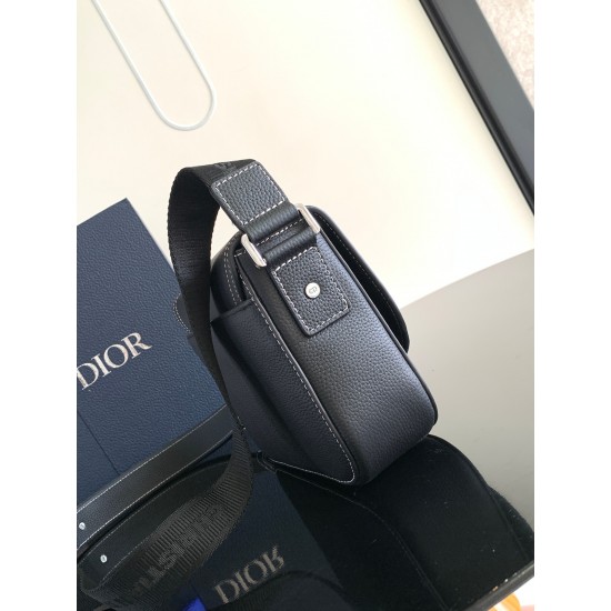 Dior Bags Top Quality 1ADPO049
size : 23 x 18 x 6 CM Dior Bags Top Quality 1ADPO049
size : 23 x 18 x 6 CM