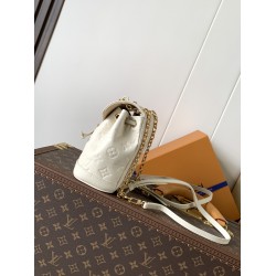 LV Bags Top Quality M25819 
15 x 10 x 19 CM