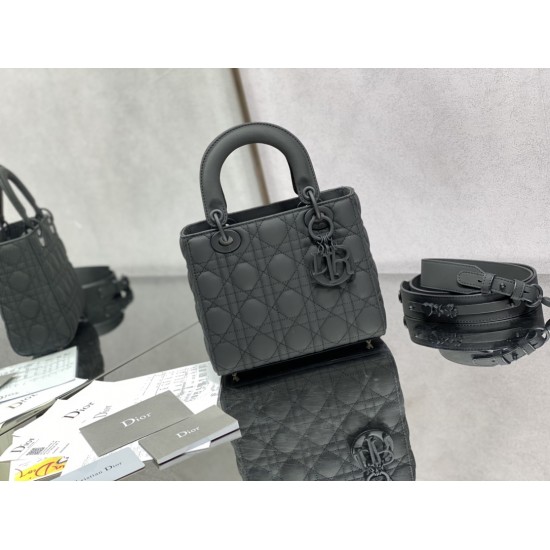 Dior Bags Top Quality 6604
size :20*17*9  CM
