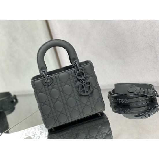 Dior Bags Top Quality 6604
size :20*17*9  CM