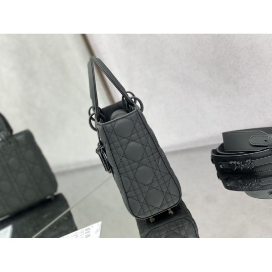 Dior Bags Top Quality 6604
size :20*17*9  CM