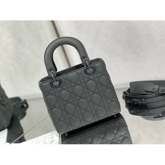Dior Bags Top Quality 6604
size :20*17*9  CM
