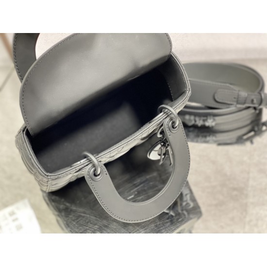 Dior Bags Top Quality 6604
size :20*17*9  CM