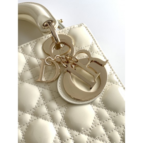 Dior Bags Top Quality 6604
size :20*17*9 CM Dior Bags Top Quality 6604
size :20*17*9 CM