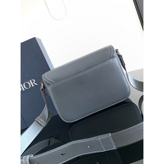 Dior Bags Top Quality 1ADPO049
size : 23 x 18 x 6 CM Dior Bags Top Quality 1ADPO049
size : 23 x 18 x 6 CM