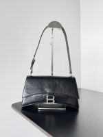950 Balenciaga's new Crush bag for fall makes a strong debut