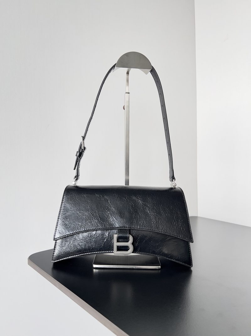 950 Balenciaga's new Crush bag for fall makes a strong debut