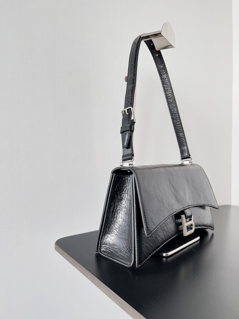 950 Balenciaga's new Crush bag for fall makes a strong debut - 图片 2