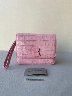 𝗕𝗮𝗹𝗲𝗻𝗰𝗶𝗮𝗴a B bag square tofu bag! A glimpse of the grass of