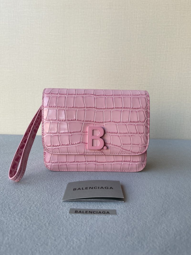 𝗕𝗮𝗹𝗲𝗻𝗰𝗶𝗮𝗴a B bag square tofu bag! A glimpse of the grass of