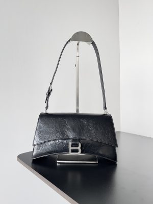 950 Balenciaga's new Crush bag for fall makes a strong debut
