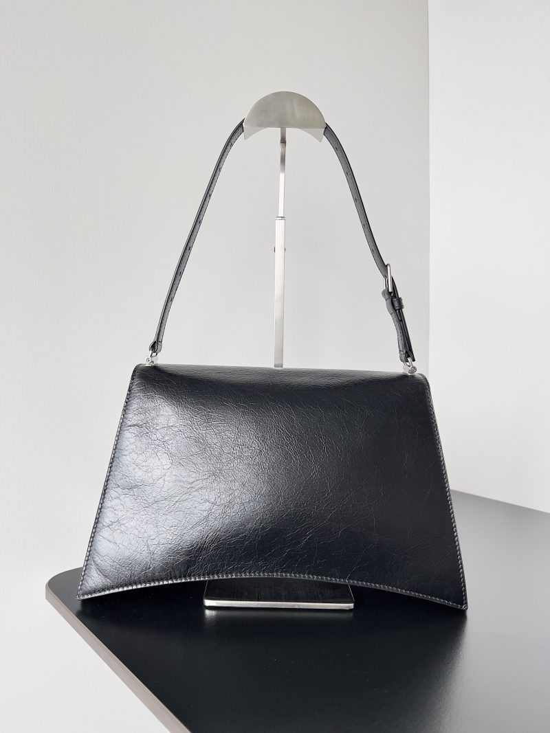 1120 Original Leather Balenciaga makes a strong debut with t - 图片 3