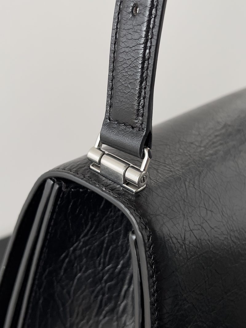 1120 Original Leather Balenciaga makes a strong debut with t - 图片 4