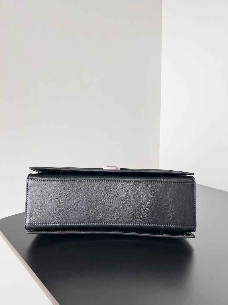 1120 Original Leather Balenciaga makes a strong debut with t - 图片 6
