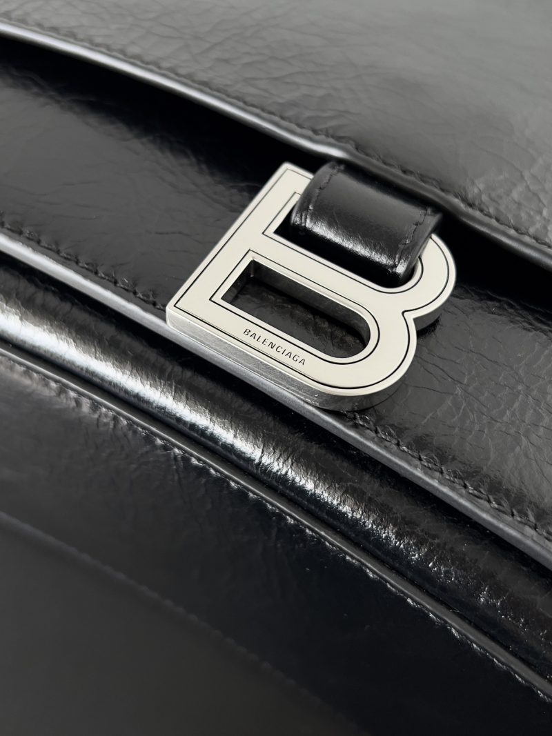 1300 Original Leather Balenciaga makes a strong debut with t - 图片 5