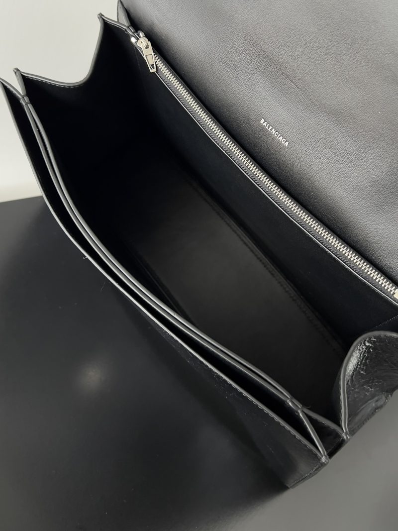 1300 Original Leather Balenciaga makes a strong debut with t - 图片 9